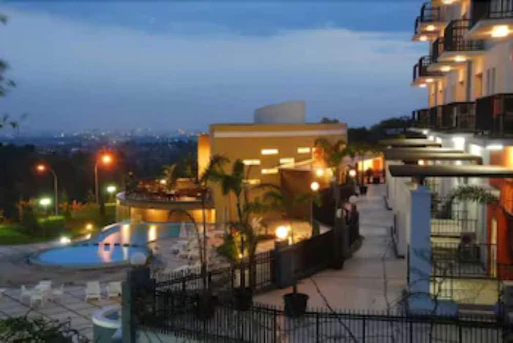 Marbella Suites Bandung Cimenyan Esterno foto