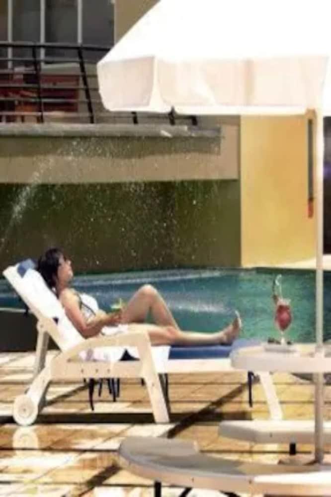 Marbella Suites Bandung Cimenyan Esterno foto