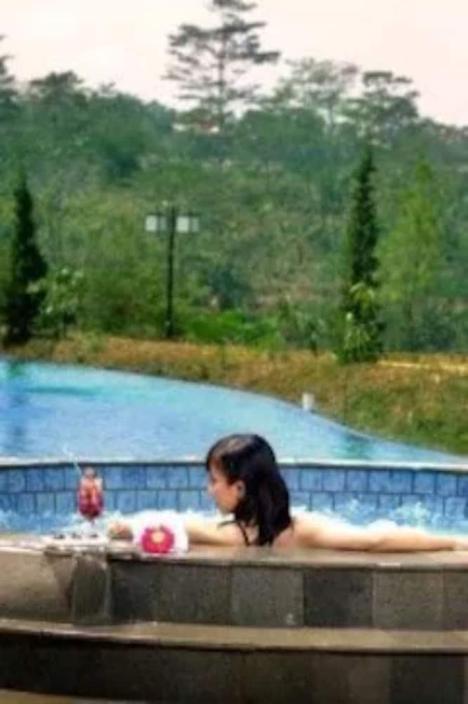 Marbella Suites Bandung Cimenyan Esterno foto